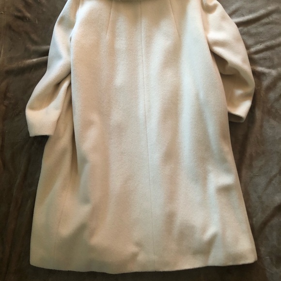 Cream dress coat with fur collar - Picture 3 of 5